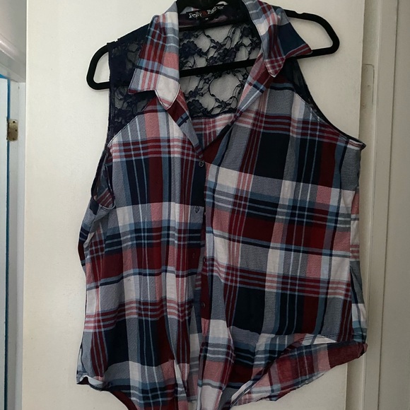 Crop Top w/ Tie - Picture 2 of 2